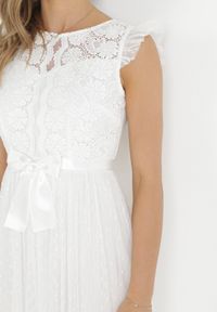 Born2be - Biała Koktajlowa Sukienka z Koronkową Górą i Tiulowym Dołem Sleda. Kolor: biały. Materiał: tiul, koronka. Styl: wizytowy #5