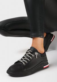 Born2be - Czarne Sneakersy z Biżuteryjnym Wiązaniem i Brokatowymi Wstawkami Eleria. Kolor: czarny. Wzór: aplikacja #1