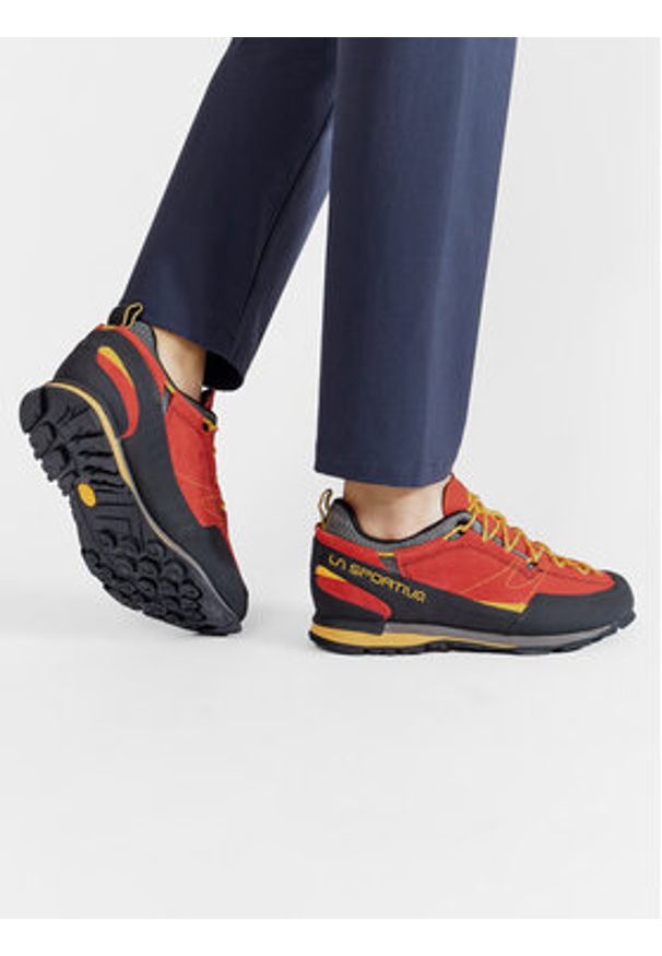 LA SPORTIVA - La Sportiva Trekkingi Boulder X 838RE Czerwony. Kolor: czerwony. Materiał: zamsz, skóra. Sport: turystyka piesza