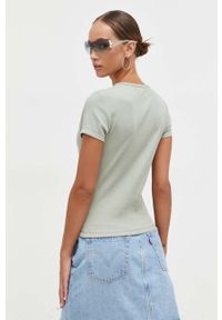 Tommy Jeans t-shirt damski kolor zielony. Okazja: na co dzień. Kolor: zielony. Materiał: bawełna, dzianina, prążkowany. Wzór: aplikacja. Styl: casual #4