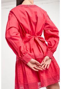 Twinset Milano - Sukienka TWINSET. Materiał: koronka. Długość rękawa: długi rękaw. Wzór: koronka #6