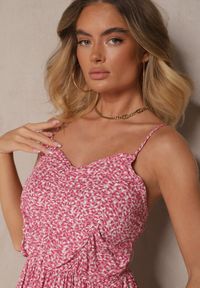 Renee - Różowa Rozkloszowana Sukienka z Bawełny na Ramiączkach Jenarissea. Okazja: na co dzień, na ślub cywilny, na wesele. Typ kołnierza: dekolt w kształcie V. Kolor: różowy. Materiał: bawełna. Długość rękawa: na ramiączkach. Styl: klasyczny, elegancki, casual. Długość: maxi #5