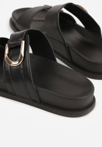 Born2be - Czarne Klapki Ozdobione Dwoma Klamrami Sthosaildy. Okazja: na spacer. Kolor: czarny. Materiał: satyna. Wzór: aplikacja. Sezon: lato. Styl: elegancki, boho #6