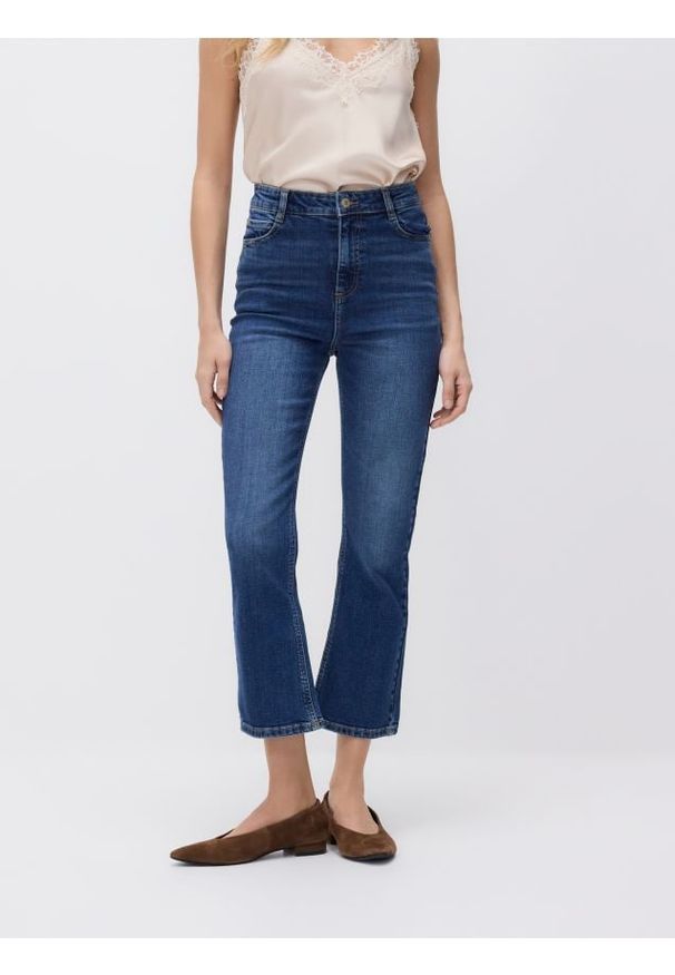 Reserved - Jeansy flare - niebieski. Kolor: niebieski