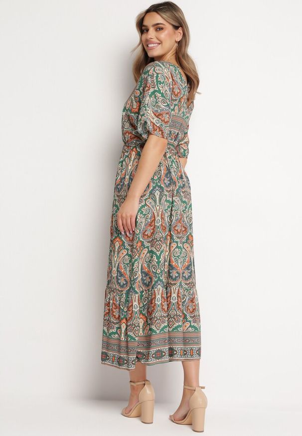 Born2be - Zielono-Brązowa Sukienka Maxi z Wiskozy w Stylu Boho z Wzorem Paisley i Gumką w Pasie Naroli. Kolor: zielony. Materiał: wiskoza. Wzór: paisley. Styl: boho. Długość: maxi
