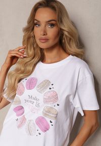 Renee - Biało-Różowy T-shirt z Bawełny z Ozdobnym Nadrukiem i Cyrkoniami Tessera. Kolor: biały. Materiał: bawełna. Wzór: nadruk. Sezon: lato #3