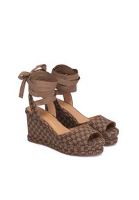 Kazar - Brązowo-czarne wiązane sandały na koturnie. Zapięcie: pasek. Kolor: brązowy. Materiał: skóra. Sezon: lato. Obcas: na koturnie #4