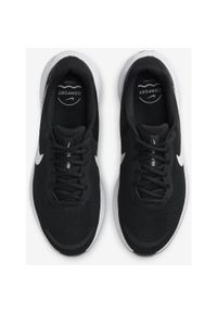 Buty do biegania męskie Nike Revolution 7. Zapięcie: sznurówki. Kolor: czarny, wielokolorowy, biały. Materiał: syntetyk, materiał, tkanina, guma. Szerokość cholewki: normalna. Model: Nike Revolution. Sport: bieganie #2