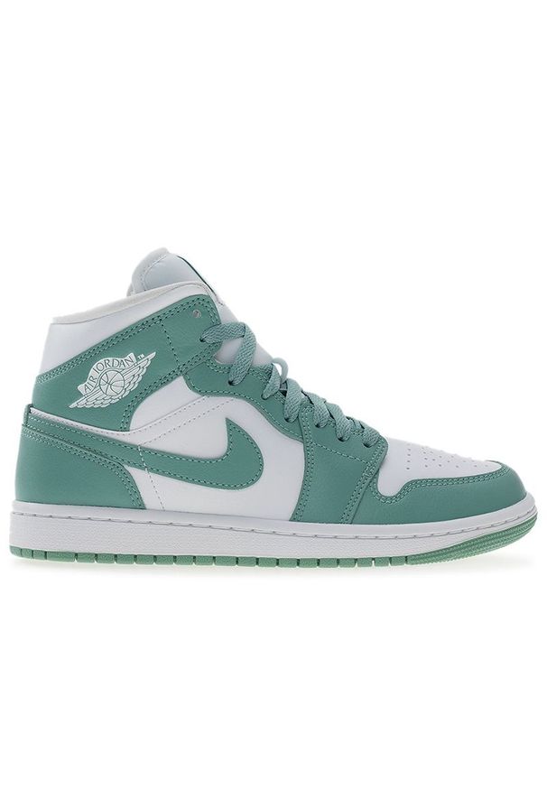 Buty damskie Nike Air Jordan 1 Mid BQ6472-138 - biało- zielone. Kolor: wielokolorowy, biały, zielony. Materiał: guma, skóra, materiał, syntetyk. Szerokość cholewki: normalna
