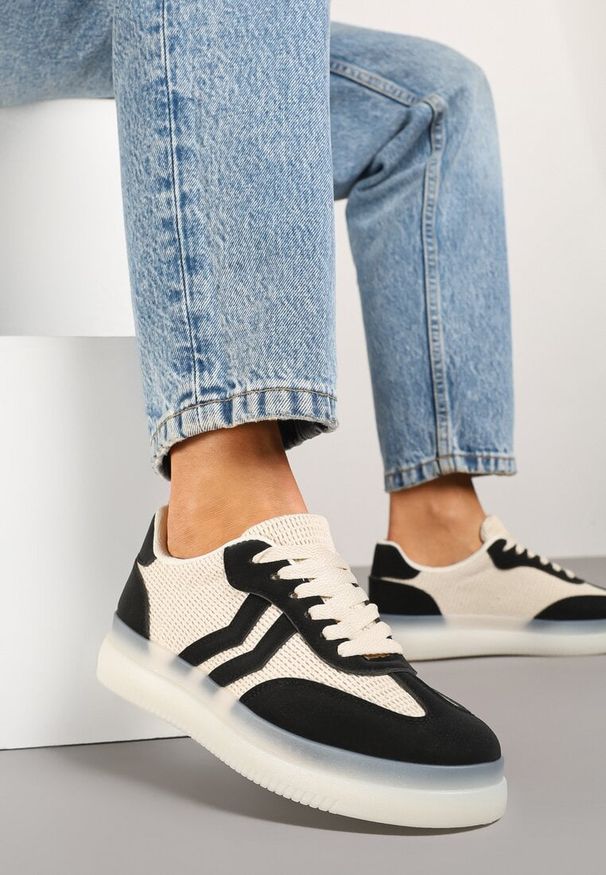Renee - Czarno-Beżowe Sneakersy Tenisówki Ozdobione Paskami Falovinia. Okazja: na co dzień. Zapięcie: pasek. Kolor: czarny. Materiał: jeans. Wzór: aplikacja