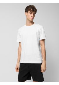 outhorn - T-shirt regular gładki męski Outhorn - biały. Kolor: biały. Materiał: bawełna, dzianina. Długość rękawa: krótki rękaw. Długość: krótkie. Wzór: gładki