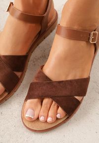 Renee - Ciemnobrązowe Płaskie Sandały VICES z Cholewką ze Skrzyżowanymi Paskami Emelika. Zapięcie: pasek. Kolor: brązowy. Wzór: haft. Styl: boho #4