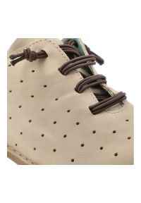 Półbuty damskie Maciejka, skórzane zamszowe na płaskiej podeszwie z dziurkami, beż brudny, P6810. Kolor: beżowy. Materiał: zamsz, skóra, jeans. Szerokość cholewki: normalna. Sezon: lato. Obcas: na płaskiej podeszwie. Styl: elegancki #5