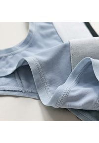 Intica - Stringi sportowe z elastycznego materiału na treningi Ayla. Kolor: niebieski. Materiał: materiał #2