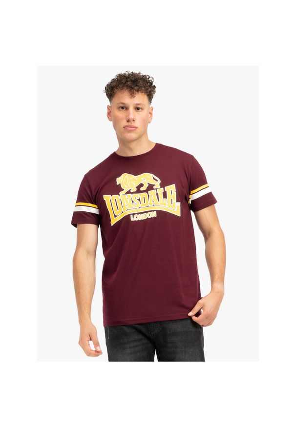 T-shirt regularny Lonsdale Methley. Kolor: wielokolorowy, żółty, czerwony. Wzór: paski