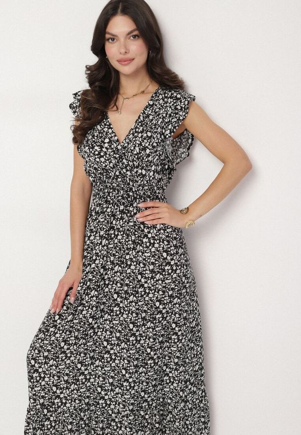 Born2be - Czarna Sukienka o Rozkloszowanym Kroju z Falbankami w Kwiatowy Wzór Aravisse. Okazja: na co dzień. Typ kołnierza: kołnierz z falbankami. Kolor: czarny. Wzór: kwiaty. Styl: casual, elegancki