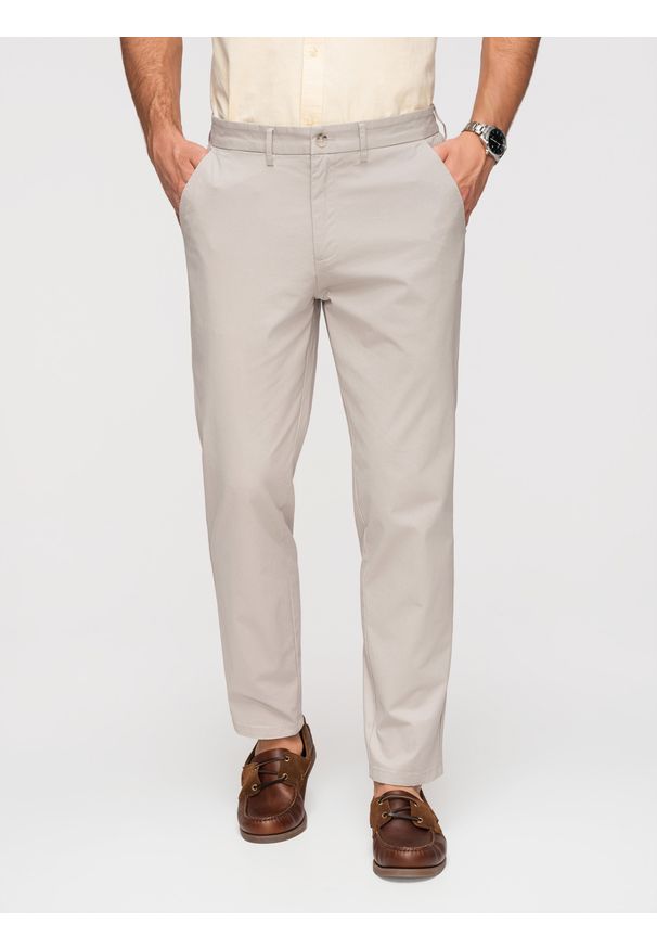 Ombre Clothing - Jednolite spodnie chino męskie REGULAR FIT – beżowe V2 - Rozmiar: XXL. Okazja: na co dzień, do pracy. Kolor: beżowy. Materiał: materiał, bawełna, elastan. Wzór: jednolity. Styl: elegancki, casual