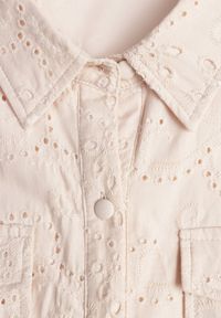 Renee - Beżowa Ażurowa Sukienka z Bawełny Ozdobiona Paskiem Novenelle. Kolor: beżowy. Materiał: bawełna. Wzór: ażurowy, aplikacja. Sezon: wiosna #8