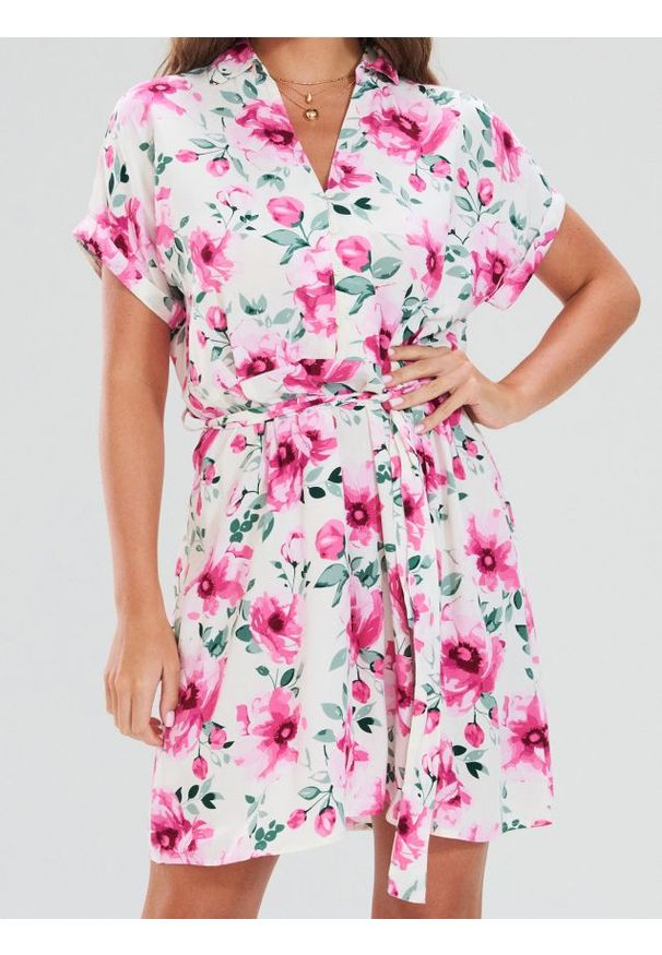 Sinsay - Wiskozowa sukienka mini w kwiatowy wzór - wielobarwny. Materiał: wiskoza. Wzór: kwiaty. Długość: mini