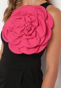 Born2be - Czarny Asymetryczny Kombinezon z Prostymi Długimi Nogawkami Ozdobiony Kwiatem Yillea. Okazja: na co dzień. Kolor: czarny. Długość: długie. Wzór: aplikacja, kwiaty. Styl: casual, elegancki #6