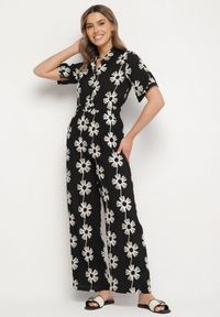 Born2be - Czarny Wiskozowy Kombinezon o Koszulowym Kroju z Krótkim Rękawem i Kieszeniami Milaviela. Okazja: na co dzień. Kolor: czarny. Materiał: wiskoza. Długość rękawa: krótki rękaw. Długość: krótkie. Styl: elegancki, casual, klasyczny #4