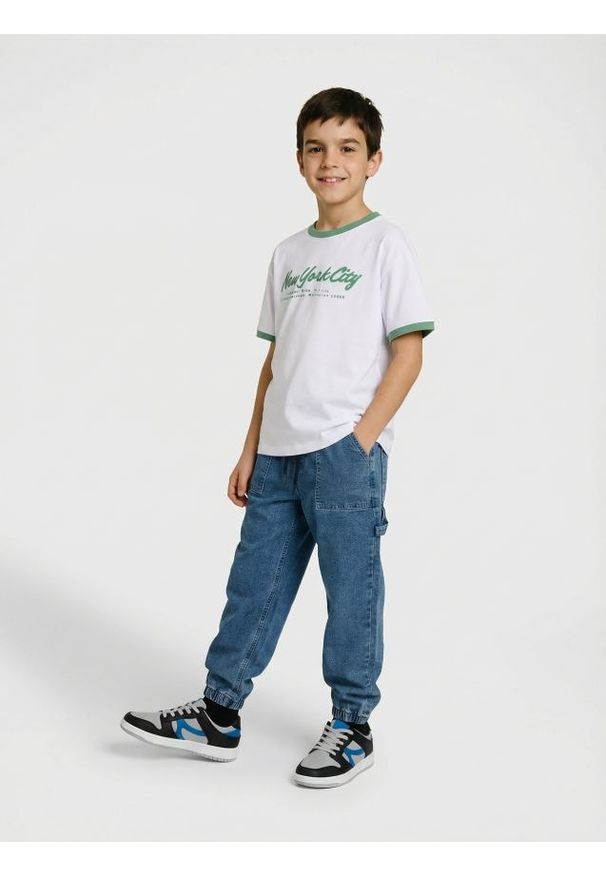 Sinsay - Jeansy jogger z efektem sprania - niebieski. Kolor: niebieski