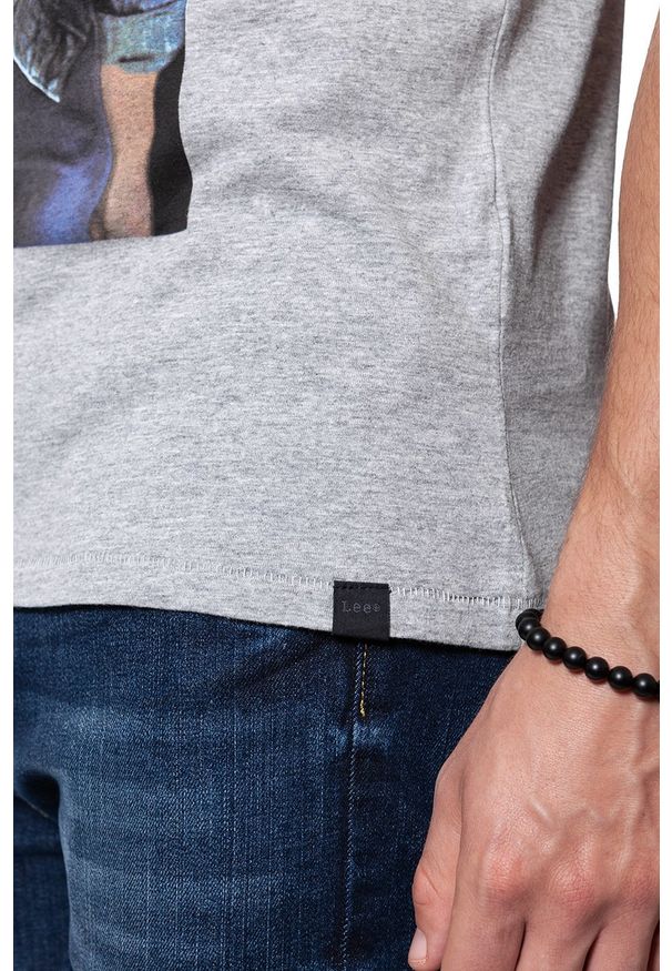 Lee - LEE T SHIRT PHOTO TEE GREY MELE L65UAI37. Wzór: melanż