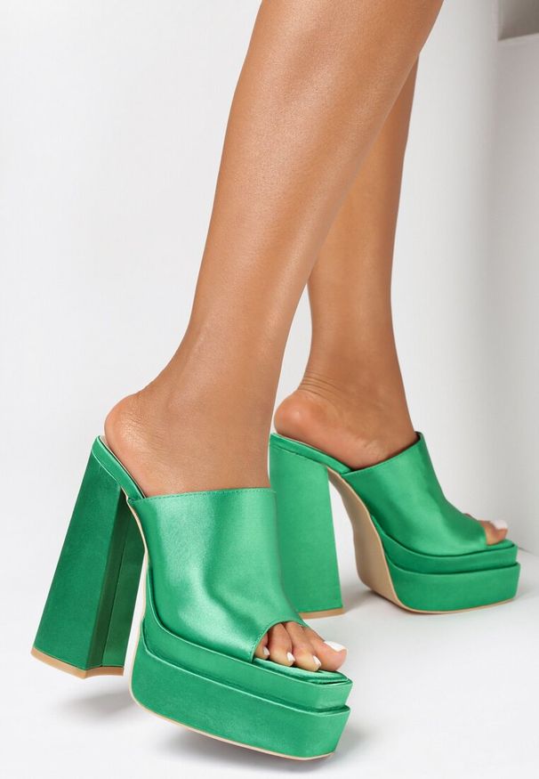 Born2be - Zielone Klapki Fobmey. Kolor: zielony. Materiał: satyna, materiał. Obcas: na obcasie. Wysokość obcasa: średni
