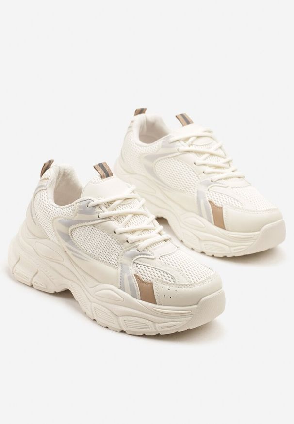 Renee - Beżowe Sneakersy Vices na Platformie Ozdobione Tłoczeniem Natiselle. Okazja: na co dzień. Kolor: beżowy. Materiał: jeans. Wzór: aplikacja. Obcas: na platformie