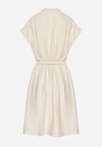 Born2be - Beżowa Sukienka z Wiskozy o Rozkloszowanym Kroju z Paskiem Sepina. Okazja: na co dzień. Typ kołnierza: dekolt w serek. Kolor: beżowy. Materiał: wiskoza. Długość rękawa: krótki rękaw. Wzór: aplikacja. Sezon: lato. Styl: casual, elegancki, klasyczny #2