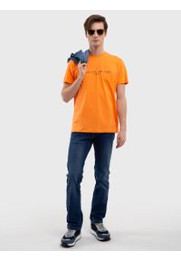 Big-Star - Koszulka męska z nadrukiem pomaraŅczowa Oliver 701. Okazja: na co dzień. Kolor: pomarańczowy. Materiał: jeans. Wzór: nadruk. Styl: casual, klasyczny #6