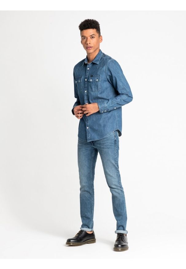 Lee - MĘSKA KOSZULA JEANSOWA LEE RIDER SHIRT DIPPED BLUE L851PLLA 112122519. Materiał: jeans