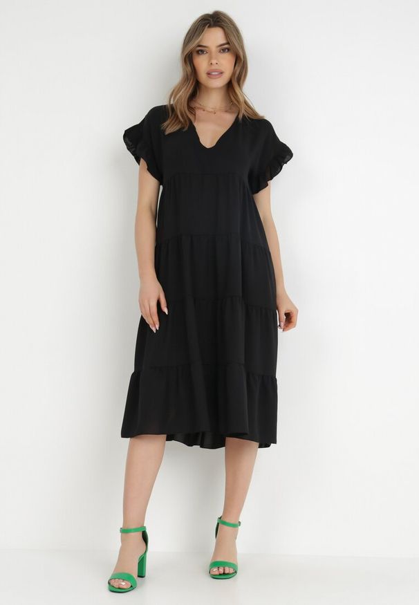 Born2be - Czarna Sukienka Clymale. Kolekcja: plus size. Kolor: czarny. Długość rękawa: krótki rękaw. Wzór: aplikacja. Typ sukienki: dla puszystych. Styl: klasyczny, elegancki. Długość: midi