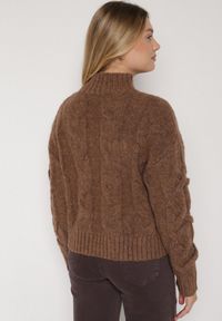 Born2be - Brązowy Golf z Domieszką Wełny Zdobiony Oryginalnym Splotem Fedwira. Okazja: do pracy, na co dzień, na spotkanie biznesowe. Typ kołnierza: golf. Kolor: brązowy. Materiał: wełna. Wzór: aplikacja, ze splotem. Sezon: zima, jesień. Styl: casual, klasyczny, biznesowy #4