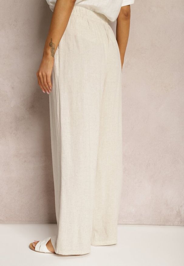 Renee - Jasnobeżowe Spodnie z Szerokimi Prostymi Nogawkami High Waist z Lnem Amivesa. Okazja: na spotkanie biznesowe, do pracy. Stan: podwyższony. Kolor: beżowy. Materiał: len. Styl: biznesowy