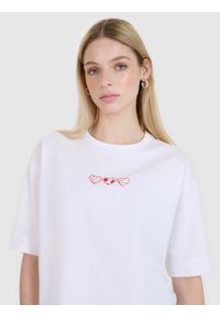 4f - 4F T-shirt oversize z nadrukiem damski - biały L. Okazja: na co dzień. Kolor: biały. Materiał: bawełna, jersey, dzianina. Długość rękawa: krótki rękaw. Długość: krótkie. Wzór: nadruk. Styl: sportowy, klasyczny, casual