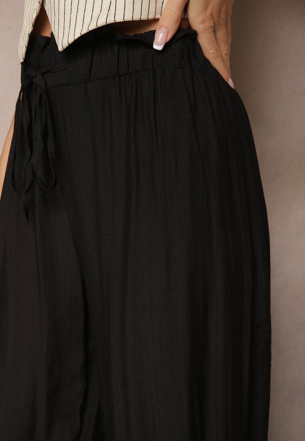 Renee - Czarne Spodnie High Waist o Szerokim Kroju z Wiązaniem Telisiela. Okazja: na co dzień. Stan: podwyższony. Kolor: czarny. Styl: klasyczny, elegancki, casual