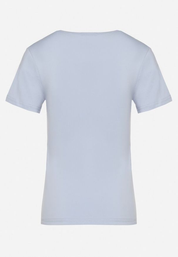Born2be - Jasnoniebieski T-shirt Koszulka z Trójkątnym Dekoltem z Bawełny Ozdobiona Nadrukiem Elanoa. Okazja: na co dzień. Kolor: niebieski. Materiał: bawełna. Wzór: aplikacja, nadruk. Styl: elegancki, casual