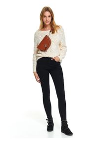 TOP SECRET - Luźny damski sweter ze wzorem. Kolor: biały. Materiał: dzianina, jeans. Długość: krótkie. Sezon: zima, jesień #7