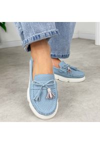 Niebieskie skórzane mokasyny damskie Vinceza 88041. Okazja: na co dzień, na spacer. Nosek buta: okrągły. Kolor: niebieski. Materiał: skóra. Szerokość cholewki: normalna. Wzór: ażurowy. Sezon: jesień, wiosna, lato. Styl: elegancki, klasyczny, casual #1