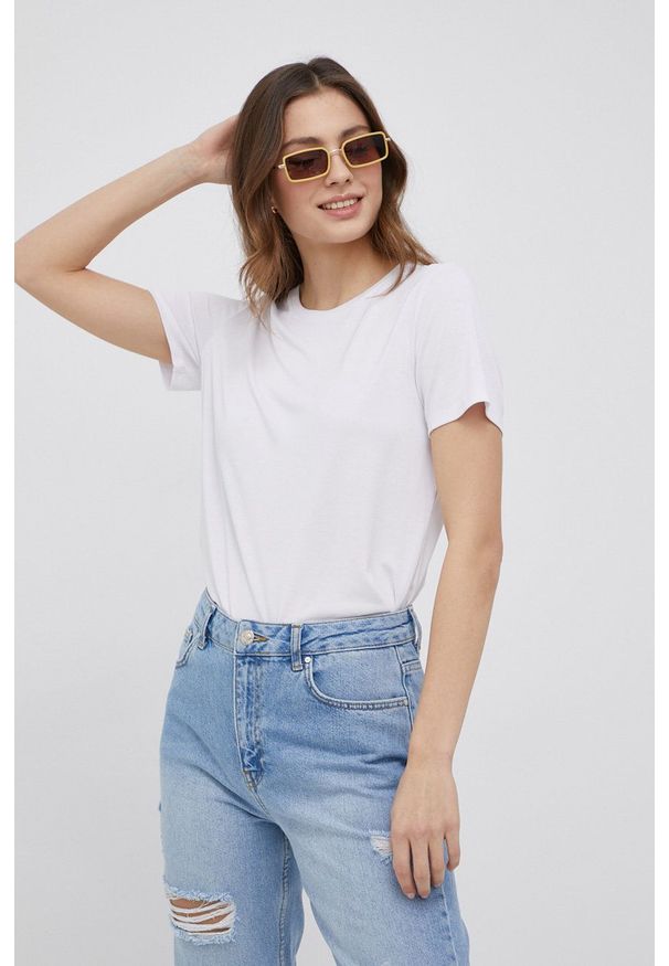 Vila t-shirt damski kolor biały. Okazja: na co dzień. Kolor: biały. Materiał: dzianina, włókno. Długość rękawa: krótki rękaw. Długość: krótkie. Wzór: gładki. Styl: casual