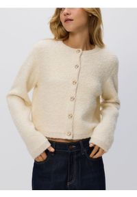 Reserved - Kardigan z dekoracyjnymi guzikami - kremowy. Kolor: kremowy. Materiał: dzianina #1