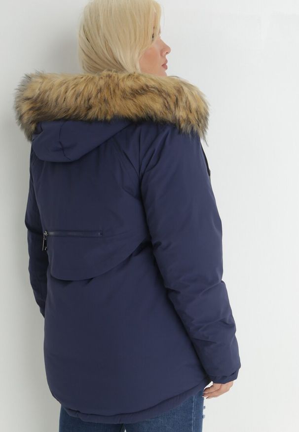 Born2be - Granatowa Kurtka Parka z Futrem Uruewa. Kolor: niebieski. Materiał: futro. Wzór: aplikacja. Sezon: zima, jesień