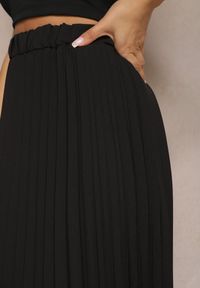Renee - Czarna Spódnica Midi z Plisami High Waist Jasmira. Stan: podwyższony. Kolor: czarny