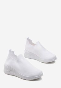 Born2be - Białe Buty Sportowe na Niskim Koturnie z Elastycznego Materiału Molda. Kolor: biały. Materiał: materiał. Szerokość cholewki: normalna. Obcas: na koturnie #3