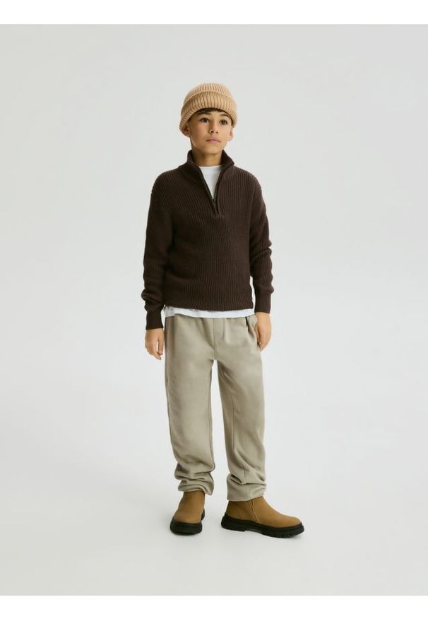 Reserved - Bawełniane spodnie jogger - beżowy. Kolor: beżowy. Materiał: bawełna