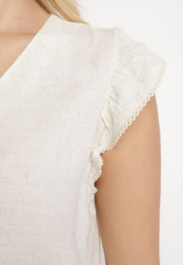 Born2be - Beżowa Bluzka z Wiskozą i Lnem Ozdobiona Haftem i Falbanami Harivna. Okazja: na co dzień. Kolor: beżowy. Materiał: wiskoza, len. Wzór: aplikacja, haft. Styl: casual, elegancki