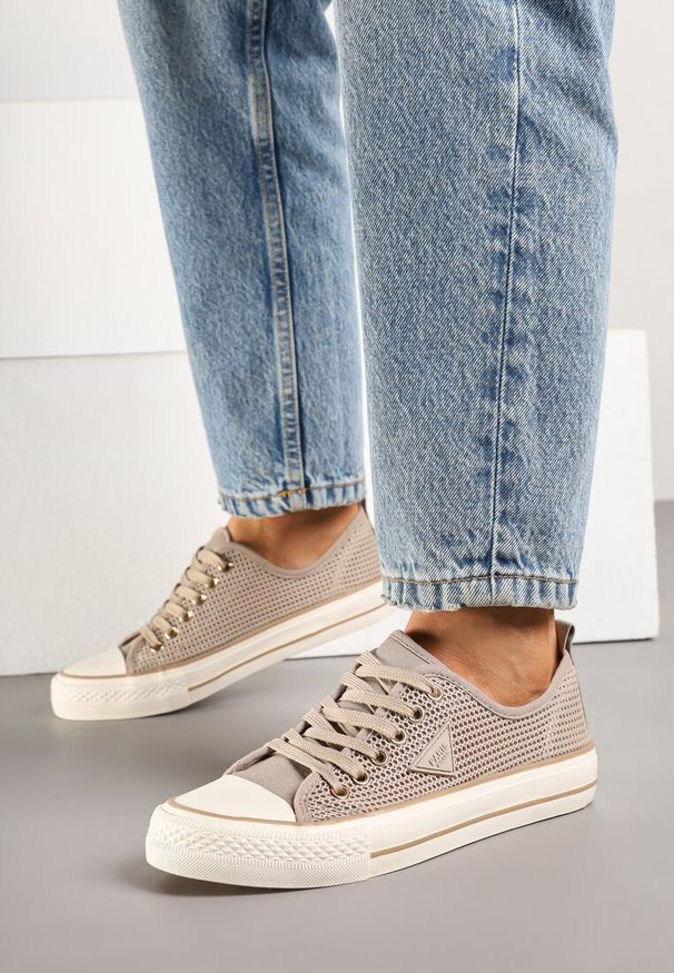 Born2be - Ciemnobeżowe Klasyczne Trampki z Ażurową Cholewką Volirae. Kolor: beżowy. Materiał: jeans. Szerokość cholewki: normalna. Wzór: ażurowy. Sezon: wiosna, lato. Styl: klasyczny