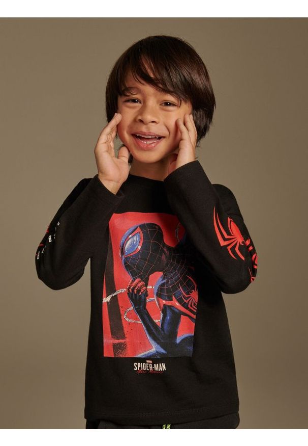 Reserved - Longsleeve Spider-Man - czarny. Kolor: czarny. Materiał: bawełna, dzianina. Długość rękawa: długi rękaw