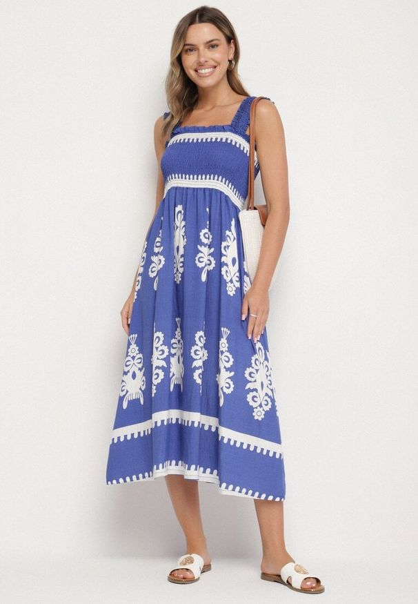 Born2be - Niebieska Wiskozowa Sukienka o Rozkloszowanym Kroju w Ornamentny Wzór Adoxie. Okazja: na spacer, na co dzień. Kolor: niebieski. Materiał: wiskoza. Długość rękawa: na ramiączkach. Typ sukienki: rozkloszowane, proste. Styl: casual, klasyczny